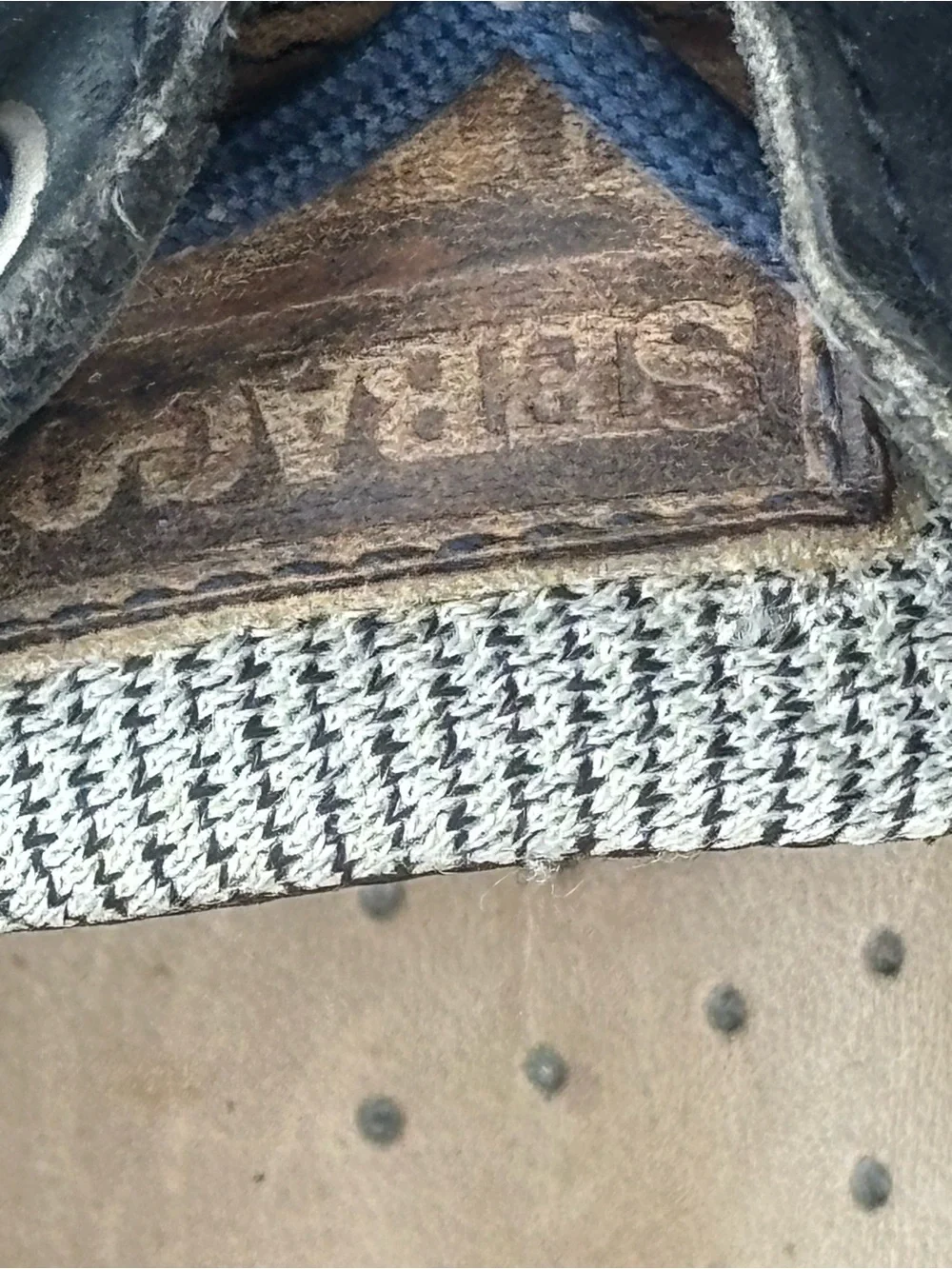 Leather Sebago Docksides boat size 9 shoes in navy blue.